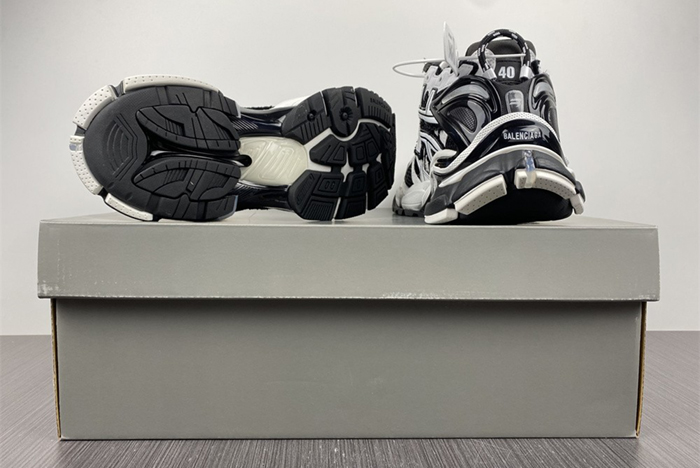 7.0 Ba*len*cia*ga -runner 9010