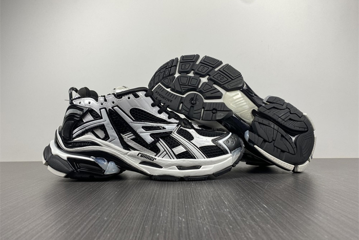 7.0 Ba*len*cia*ga -runner 9010