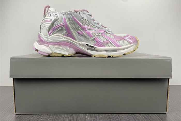 Ba*len*cia*ga -runner  9059