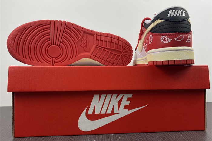 Nike SB Dunk Low UNIVERSITY RED
