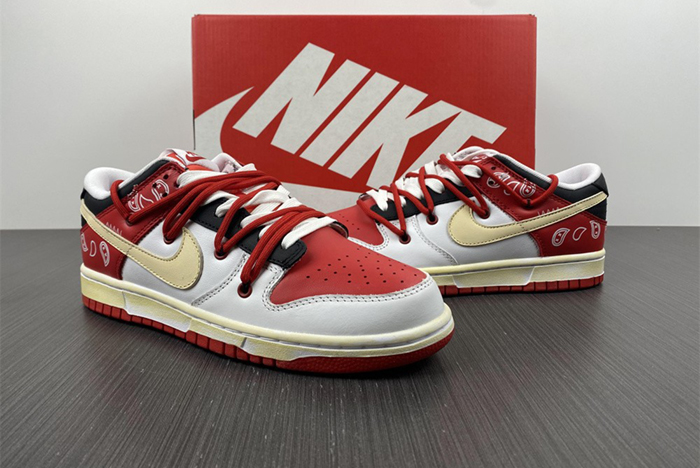 Nike SB Dunk Low UNIVERSITY RED