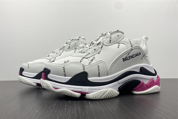 Ba*len*cia*ga triple s black sneaker 9155