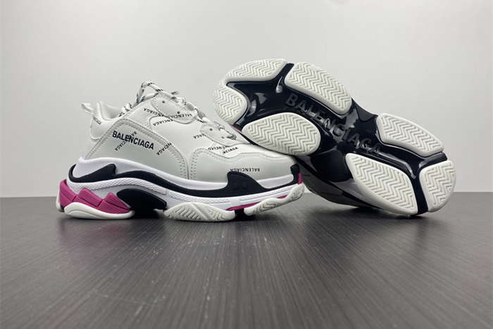 Ba*len*cia*ga triple s black sneaker 9155