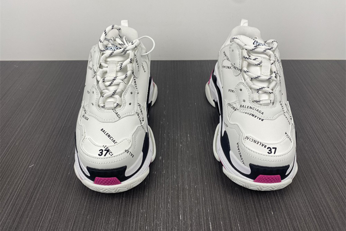 Ba*len*cia*ga triple s black sneaker 9155