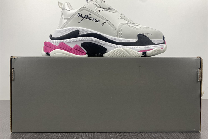 Ba*len*cia*ga triple s black sneaker 9155