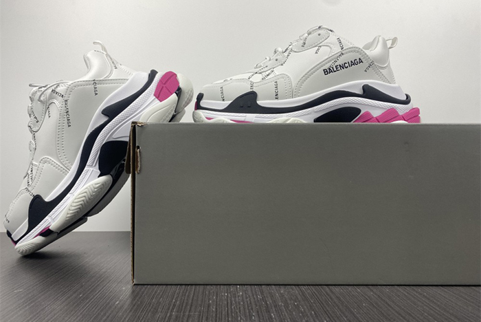 Ba*len*cia*ga triple s black sneaker 9155