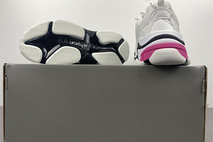 Ba*len*cia*ga triple s black sneaker 9155