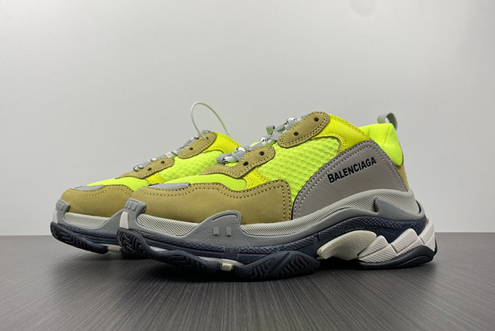 Ba*len*cia*ga triple s black sneaker 1801