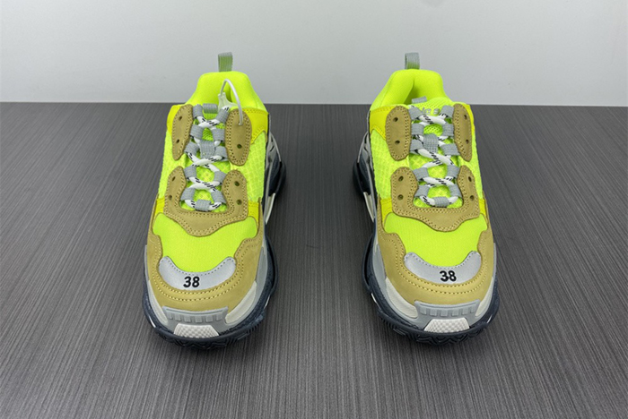 Ba*len*cia*ga triple s black sneaker 1801