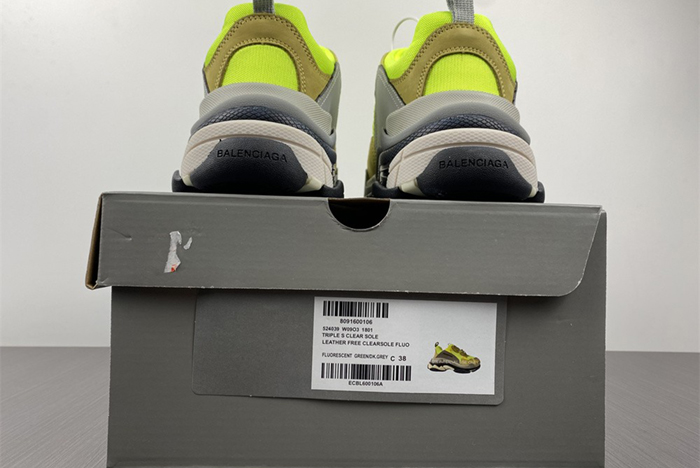 Ba*len*cia*ga triple s black sneaker 1801