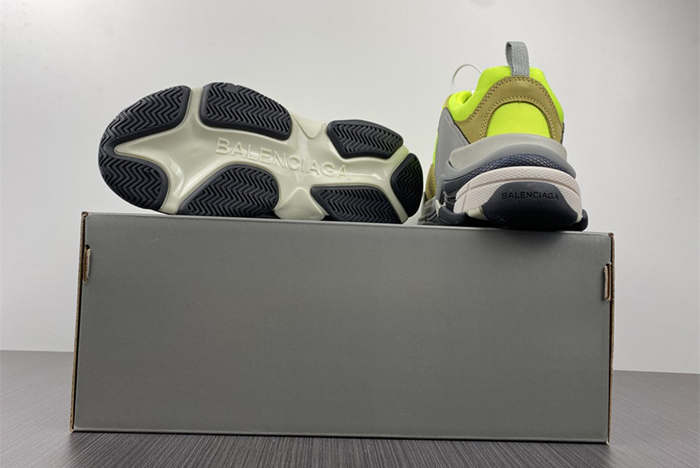 Ba*len*cia*ga triple s black sneaker 1801