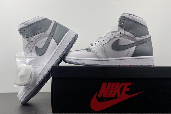 Air Jordan 1 High OG ‘Stealth 555088-037