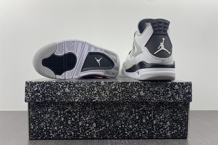 Air Jordan 4 Retro DH6927-111