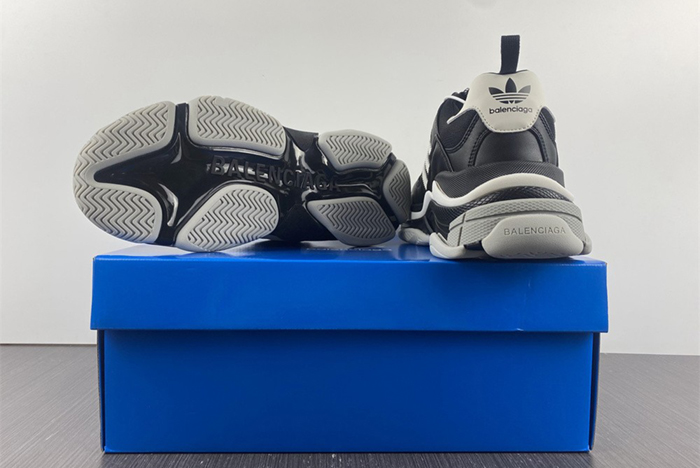 Ba*len*cia*ga 710021 w3rn3 1001