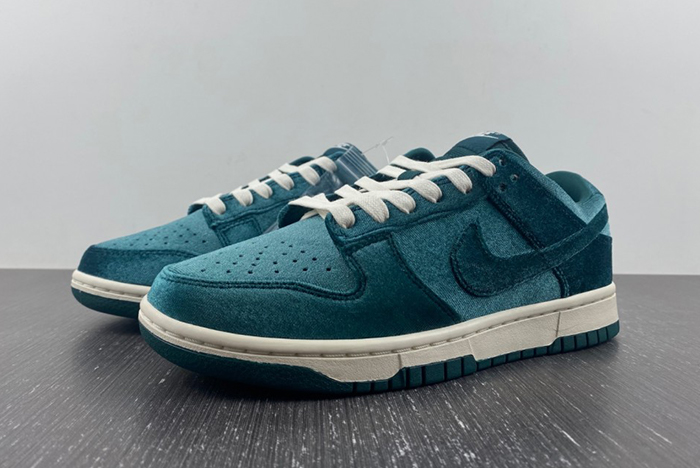 Nike Dunk Low 
