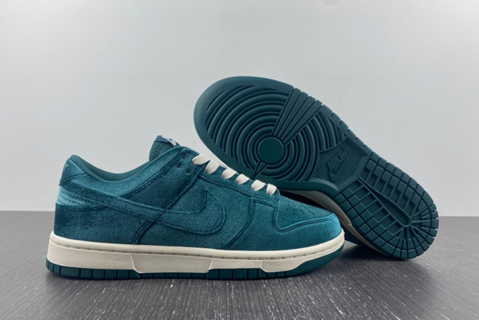 Nike Dunk Low "Green Velvet" DZ5224-300