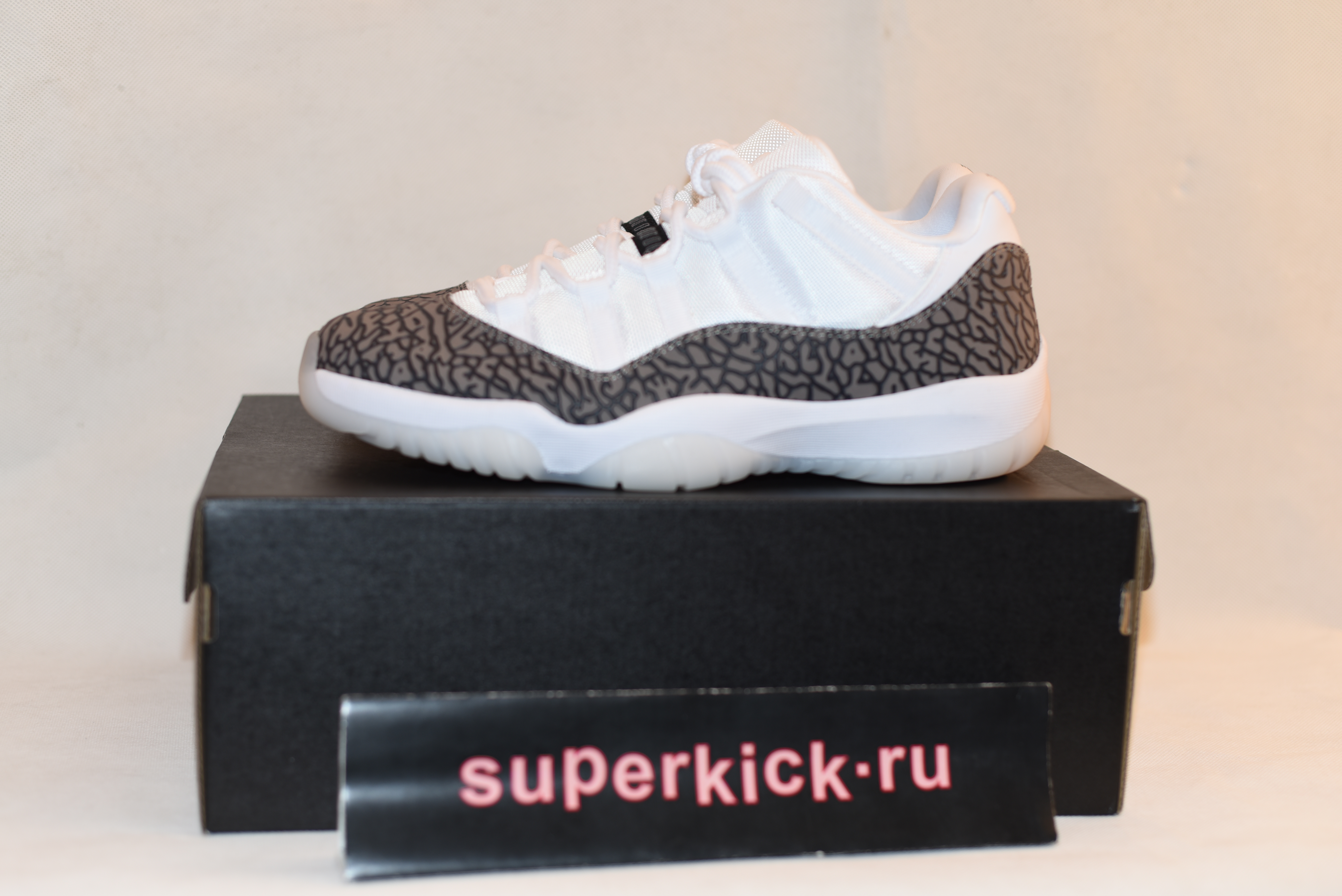 Air Jordan 11 Low WMNS “Yellow Snakeskin” AV2187-140a