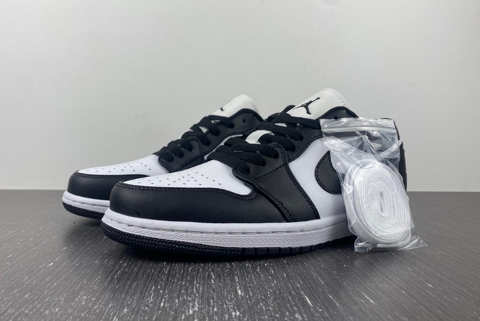 Air Jordan 1 Low “Panda” DC0774-101