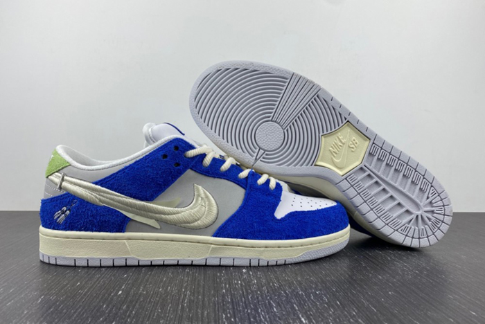 Fly Streetwear x Nike SB Dunk Low 2023 DQ5130-400