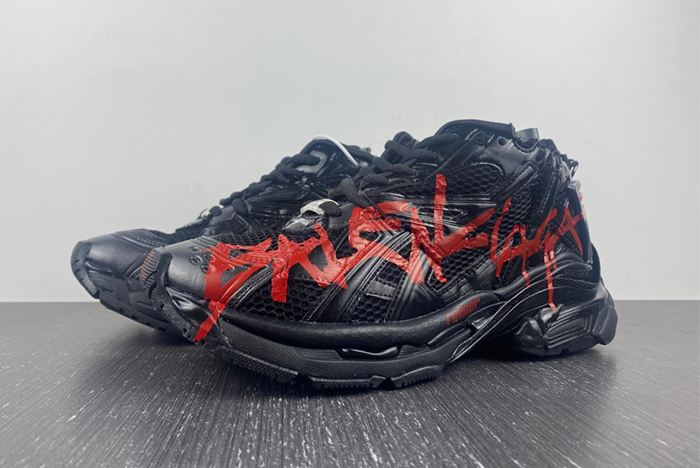 7.0 Ba*len*cia*ga -runner black and red