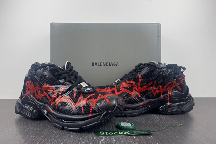 7.0 Ba*len*cia*ga -runner black and red