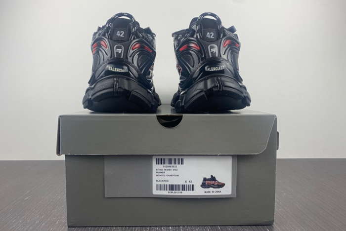7.0 Ba*len*cia*ga -runner black and red