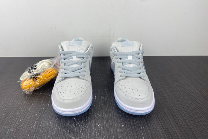 Concepts x Nike SB Dunk Low “White Lobster FD8776-100