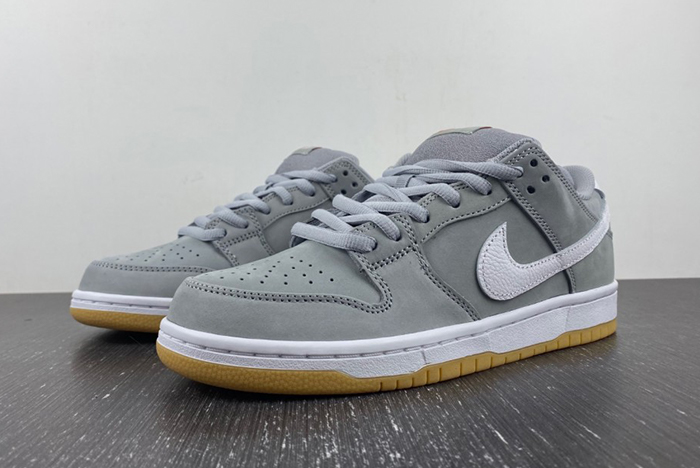 Nike SB Dunk Low “Grey Gum” DV5464-001