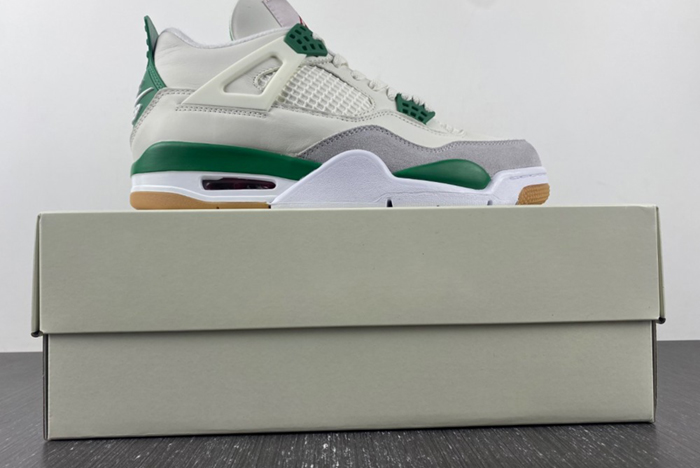Nike SB x Air Jordan 4 ‘Pine Green DR5415-103