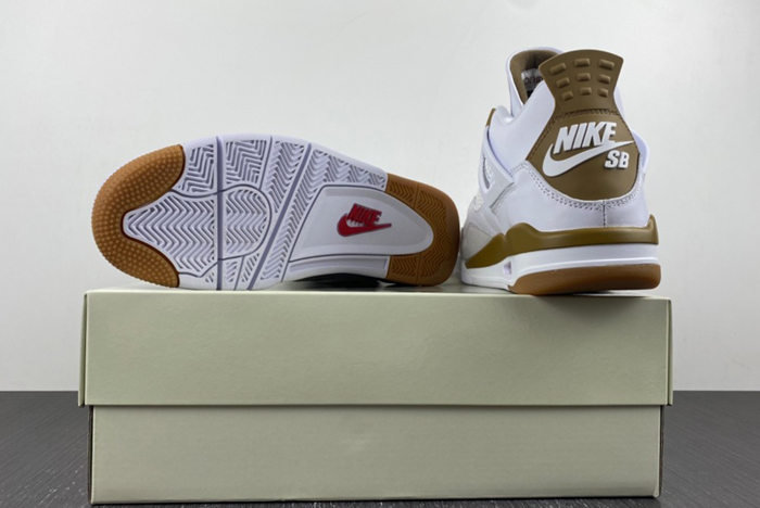 Nike SB x Air Jordan 4 DR5415-120