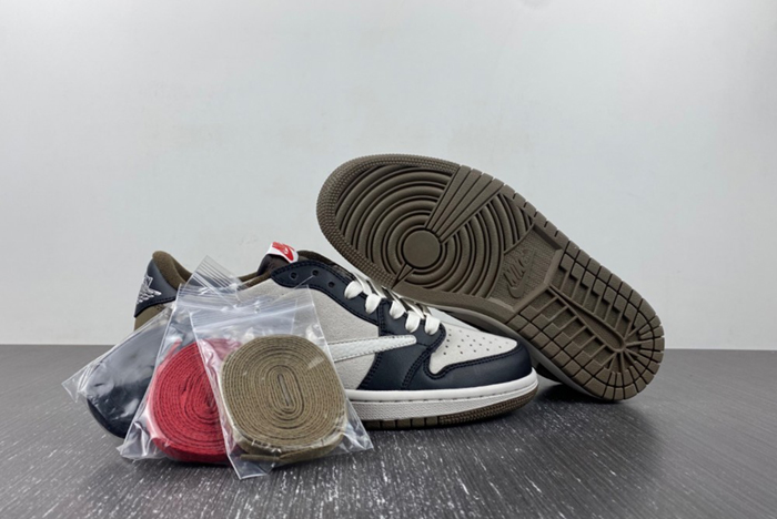 Travis Scott x Air Jordan 1 Low DM7866 902