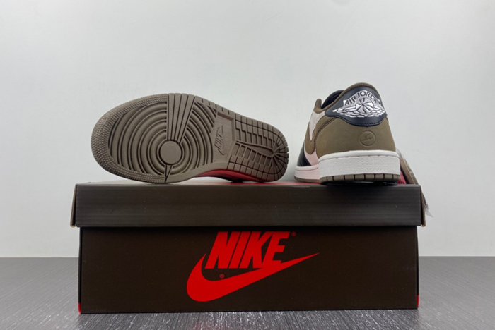 Travis Scott x Air Jordan 1 Low DM7866 902
