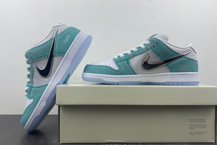 Dunk SDCAI*NIKE SB Low FD2562-400