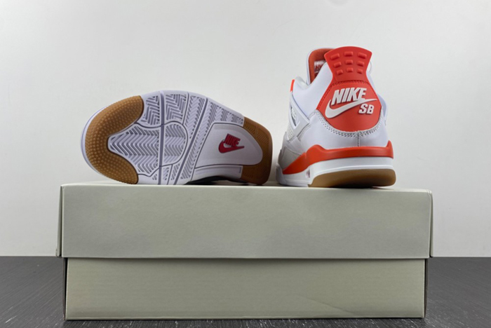 Nike SB x Air Jordan 4  DR5415-108