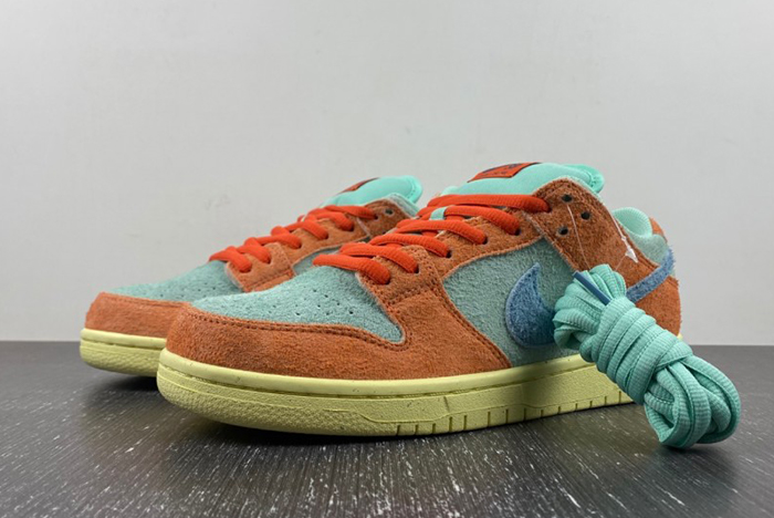 Nike SB Dunk Low “Noise Aqua” DV5429-800