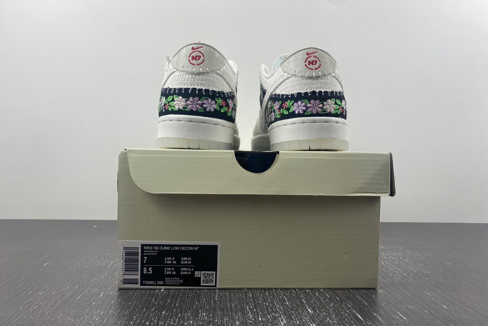 Nike SB Dunk Low Decon