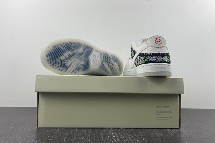 Nike SB Dunk Low Decon