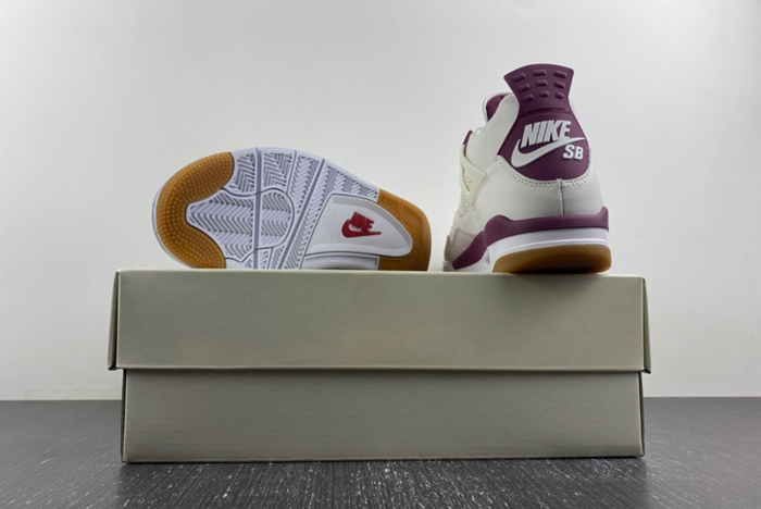 SB x Jordan 4 “Sapphire” DR5415-102