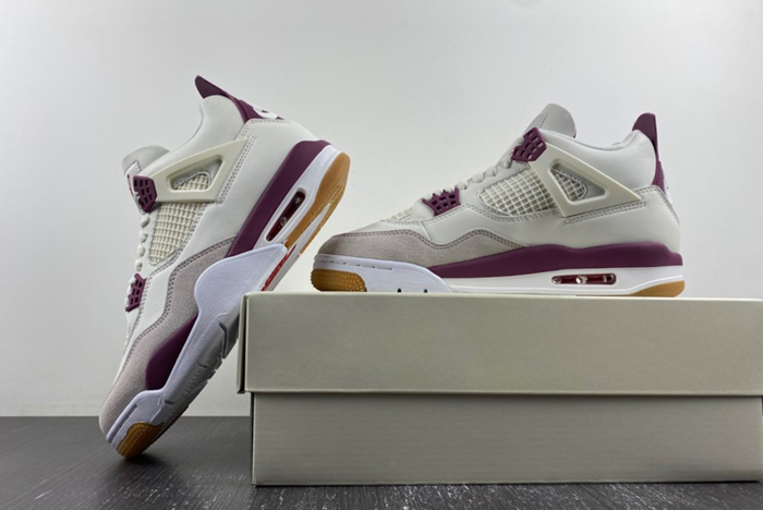 SB x Jordan 4 “Sapphire” DR5415-102