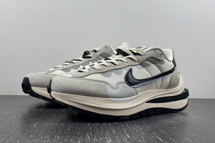 Sacai x VaporWaffle “Tour Yellow ” DD1875-101