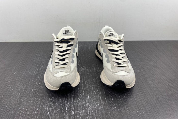 Sacai x VaporWaffle “Tour Yellow ” DD1875-101