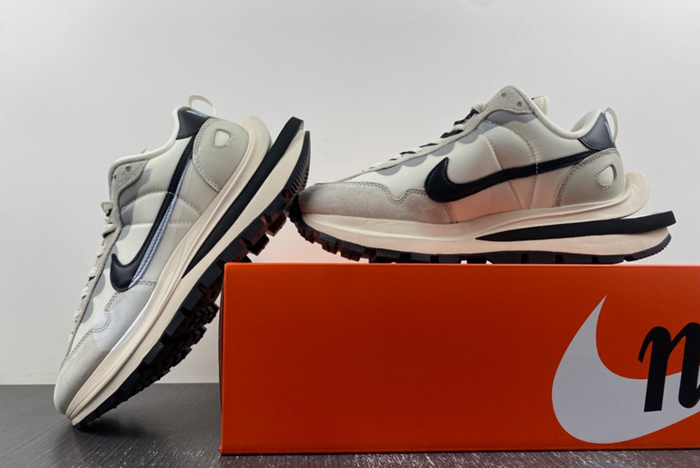 Sacai x VaporWaffle “Tour Yellow ” DD1875-101