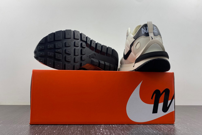 Sacai x VaporWaffle “Tour Yellow ” DD1875-101