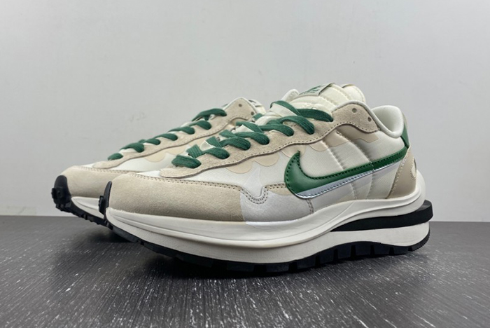 Sacai x VaporWaffle “Tour Yellow  DD1875-102