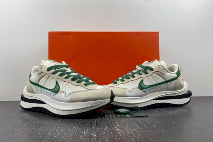 Sacai x VaporWaffle “Tour Yellow  DD1875-102