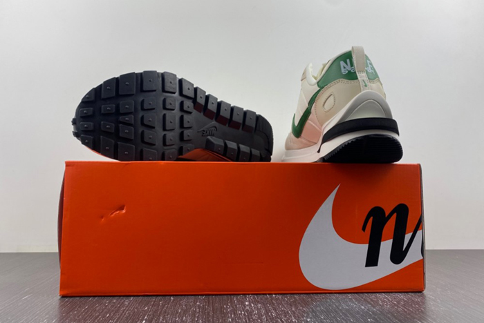 Sacai x VaporWaffle “Tour Yellow  DD1875-102