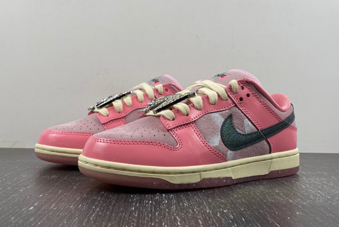 Nike Dunk Low “Barbie” FN8927-621