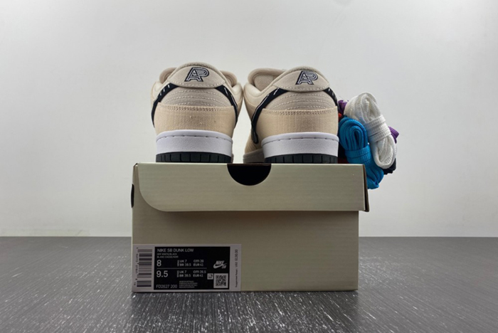 Albino & Preto x Nike Dunk SB Low  FD2627-200