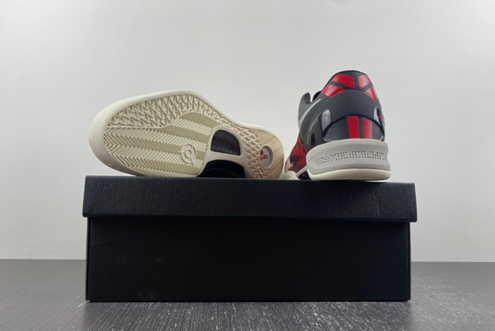 Kobe 8 System "Milk Snake" 555035-601