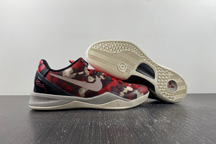 Kobe 8 System "Milk Snake" 555035-601